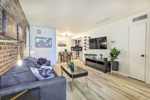 TV - 1 Mi to Dtwn Chandler: Townhome w/ Community Pool (Chandler)