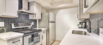 Walk Dtwn: Renovated Townhome in Chandler