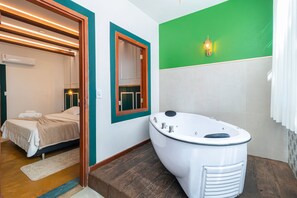 エクスクルーシブ ルーム | バスルーム | タオル、石鹸、シャンプー、トイレットペーパー