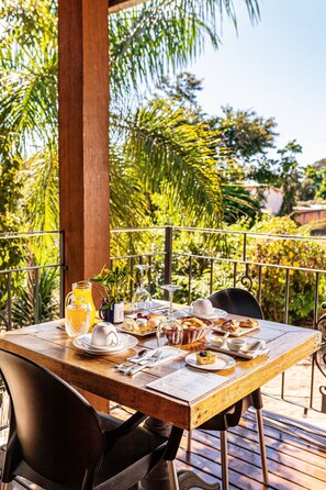 Free daily buffet breakfast  - Pousada Arvoredo (Pirenópolis)