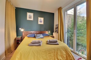 4 bedrooms, iron/ironing board, free WiFi, bed sheets