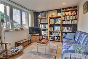 Televisie, boeken en een stereo