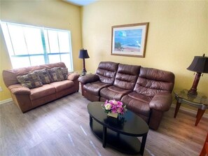 Living area - NEAR DISNEY 3 bdrm villa with pools and clubhouse! (Kissimmee)