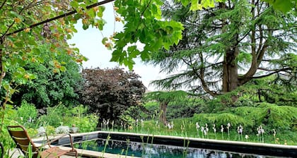 Bivouac dans un parc avec piscine