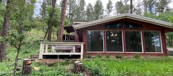 A Vintage Retreat within earshot of Rio Ruidoso -10 min walk to Midtown Ruidoso.