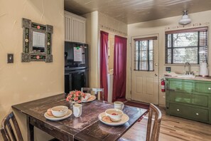 Condo (2 Bedrooms) | Property amenity