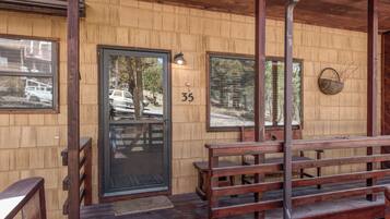 Condo (2 Bedrooms) | Kemudahan hartanah