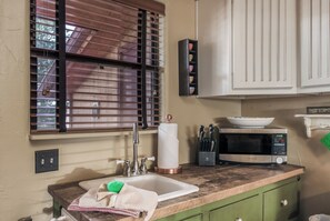 Condo (2 Bedrooms) | Property amenity