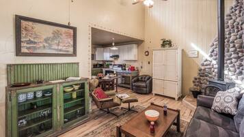 Condo (2 Bedrooms) | Property amenity