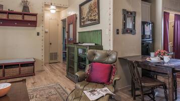 Condo (2 Bedrooms) | Property amenity