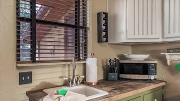 Condo (2 Bedrooms) | Property amenity