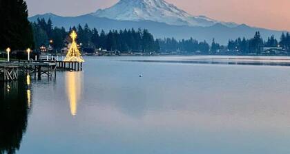 Prime Lakefront Basement Studio on Lake Tapps with Mountain Views