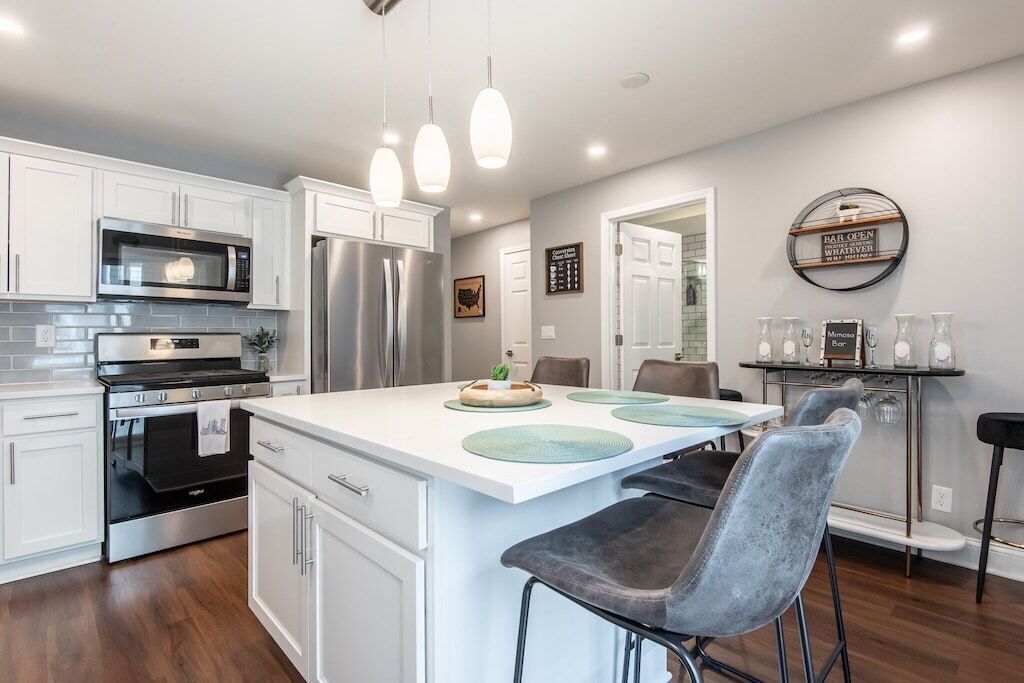 3BR Modern, Luxe East Side Unit, Ideal Location!