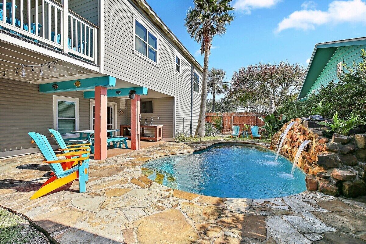 Tortuga Inn - Private Heated Pool - 2 Blocks to Beach