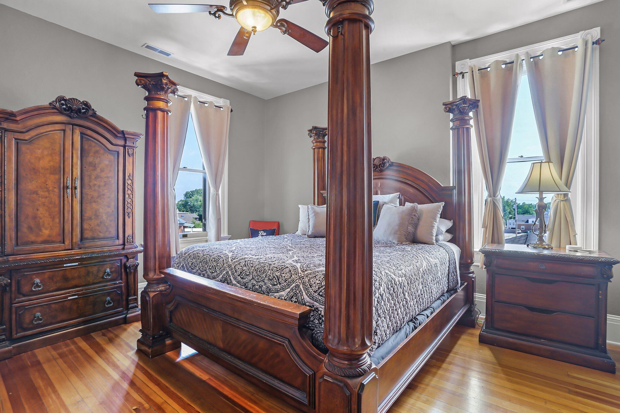 5 slaapkamers, een strijkplank/strijkijzer, gratis wifi, beddengoed