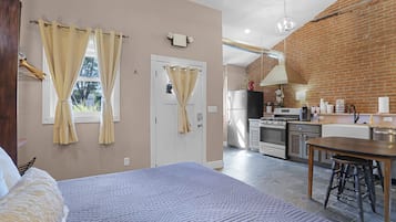 5 bedrooms, iron/ironing board, free WiFi, bed sheets