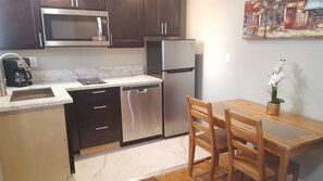 Private kitchen - Renovated guest house with kitchen / new bathroom (Los Angeles)