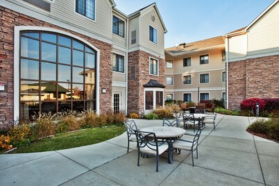 Great Location | FREE Wi-Fi + Pool + Hot Tub