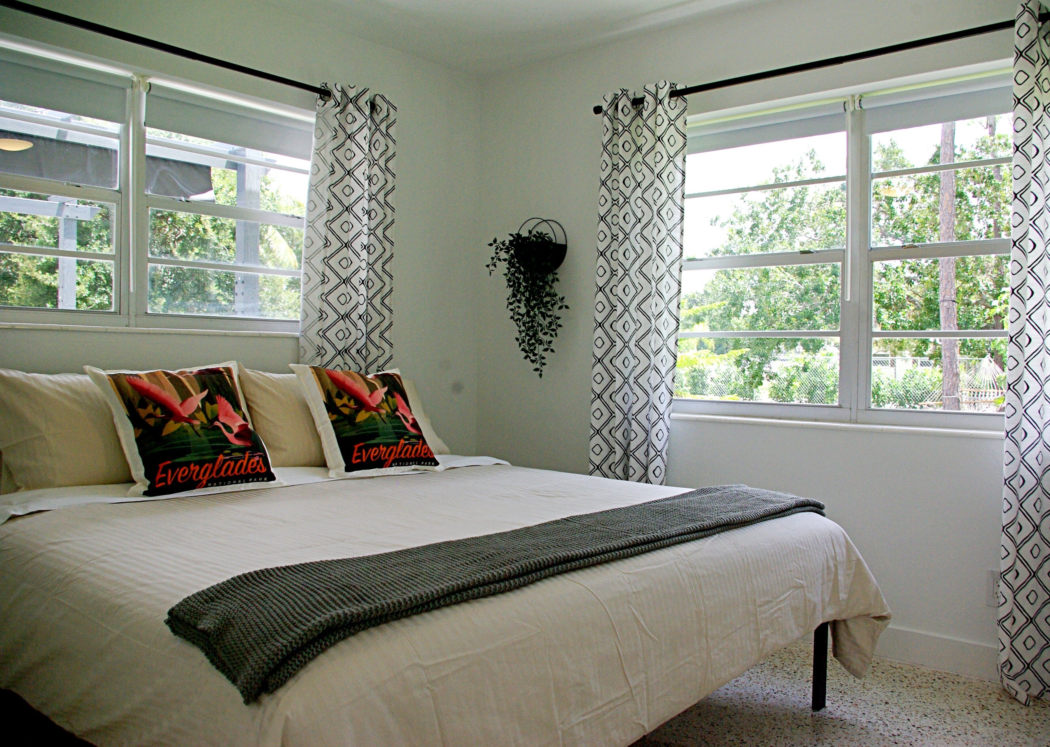 3 bedrooms, desk, iron/ironing board, travel cot