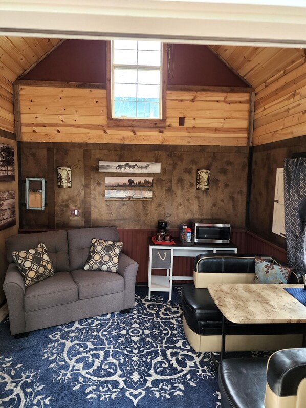 المنشأة من الداخل