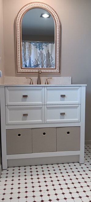 淋浴/盆浴组合、吹风机、毛巾