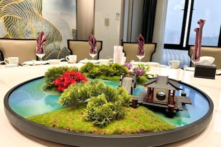 Restaurant. Starpai · Flower Hotel
