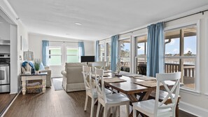 Smart TV, table football, books, stereo - Big Oaks - Private Dock, Hot Tub, Sunset Views (Cedar Point)