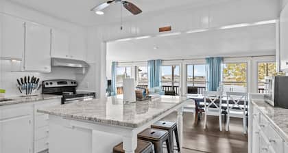 Big Oaks - Private Dock, Hot Tub & Sunset Views