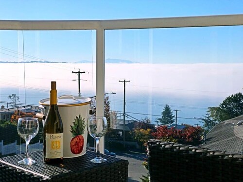 Star of the sea Guest house, Sea Forever King size bed with ocean view balcony!