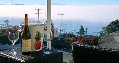 Star of the sea Guest house, Sea Forever King size bed with ocean view balcony!