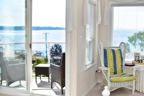 Star of the sea Guest house, Sea Forever King size bed with ocean view balcony!