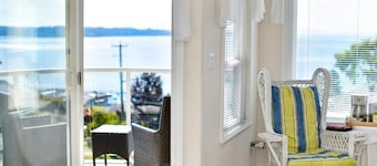 Star of the sea Guest house, Sea Forever King size bed with ocean view balcony!