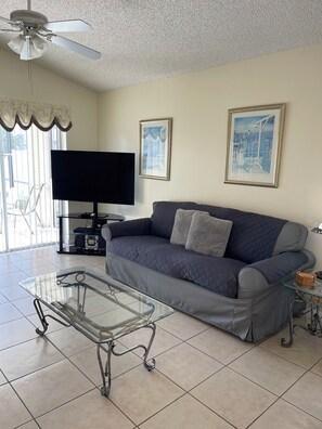 Living area - Lovely 3 Bedroom 2 Bath Villa (Kissimmee)
