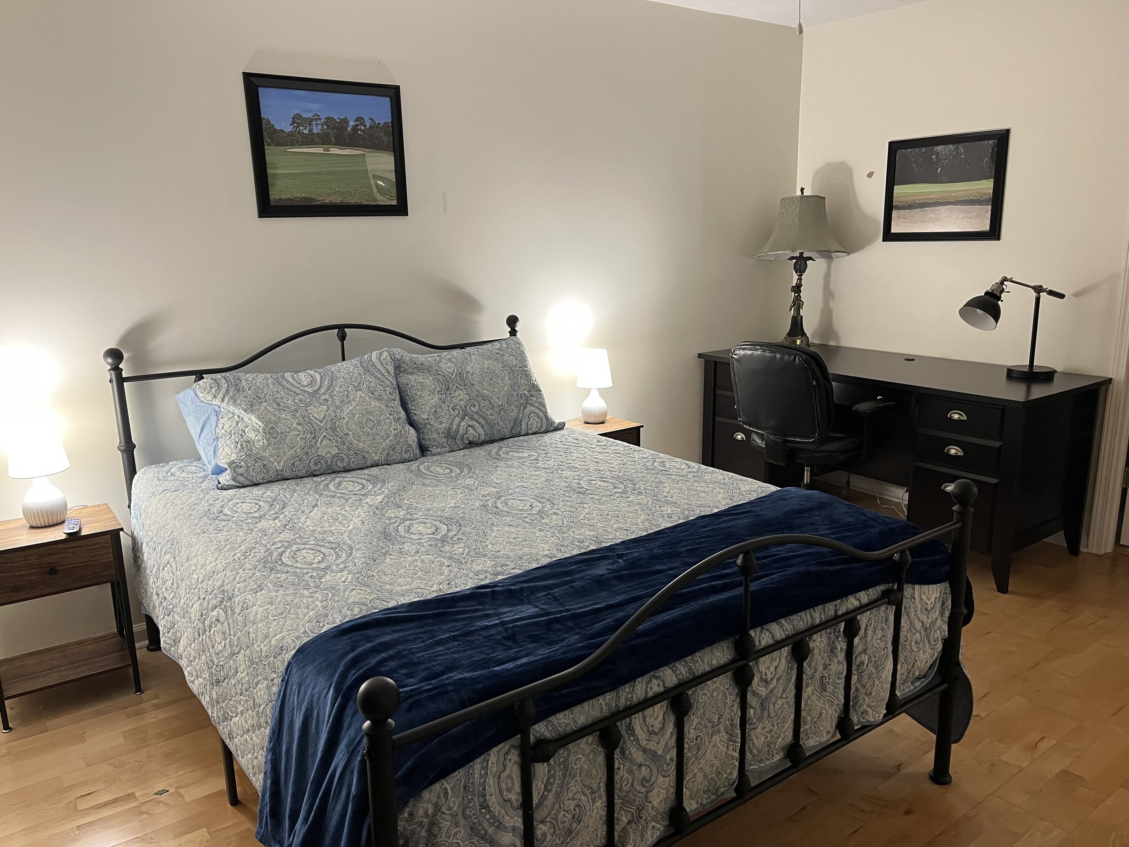 2 habitaciones, escritorio, tabla de planchar con plancha y wifi gratis 