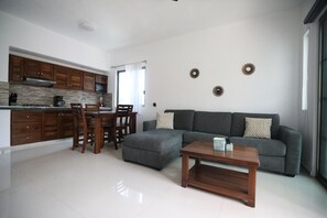 Comfort Room | Living area | LED TV, Netflix, streaming services - Suites Del Mar (La Manzanilla)