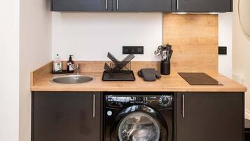 Fridge, microwave, oven, coffee/tea maker