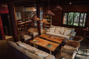 Coin salon dans le hall