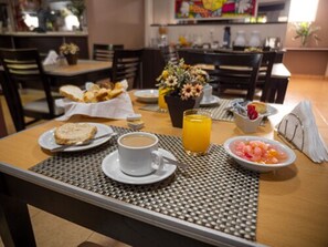 Free daily continental breakfast - Palma Real Posada (Puerto Iguazú)