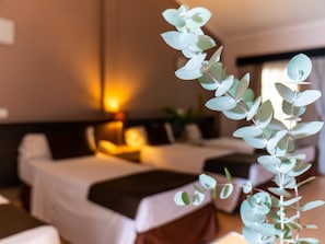 Standard Room | Bathroom | Shower, rainfall showerhead, bidet, towels - Palma Real Posada (Puerto Iguazú)