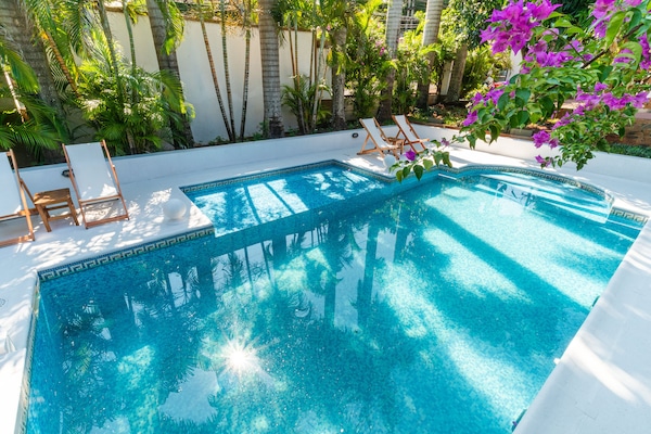 Hồ bơi ngoài trời