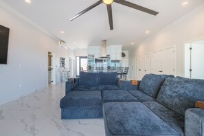 Smart TV - Beach Front House - EV charging included (Son.)