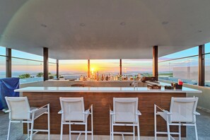 住��宿內酒吧