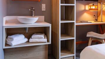1 chambre, lit parapluie, Wi-Fi gratuit, draps fournis