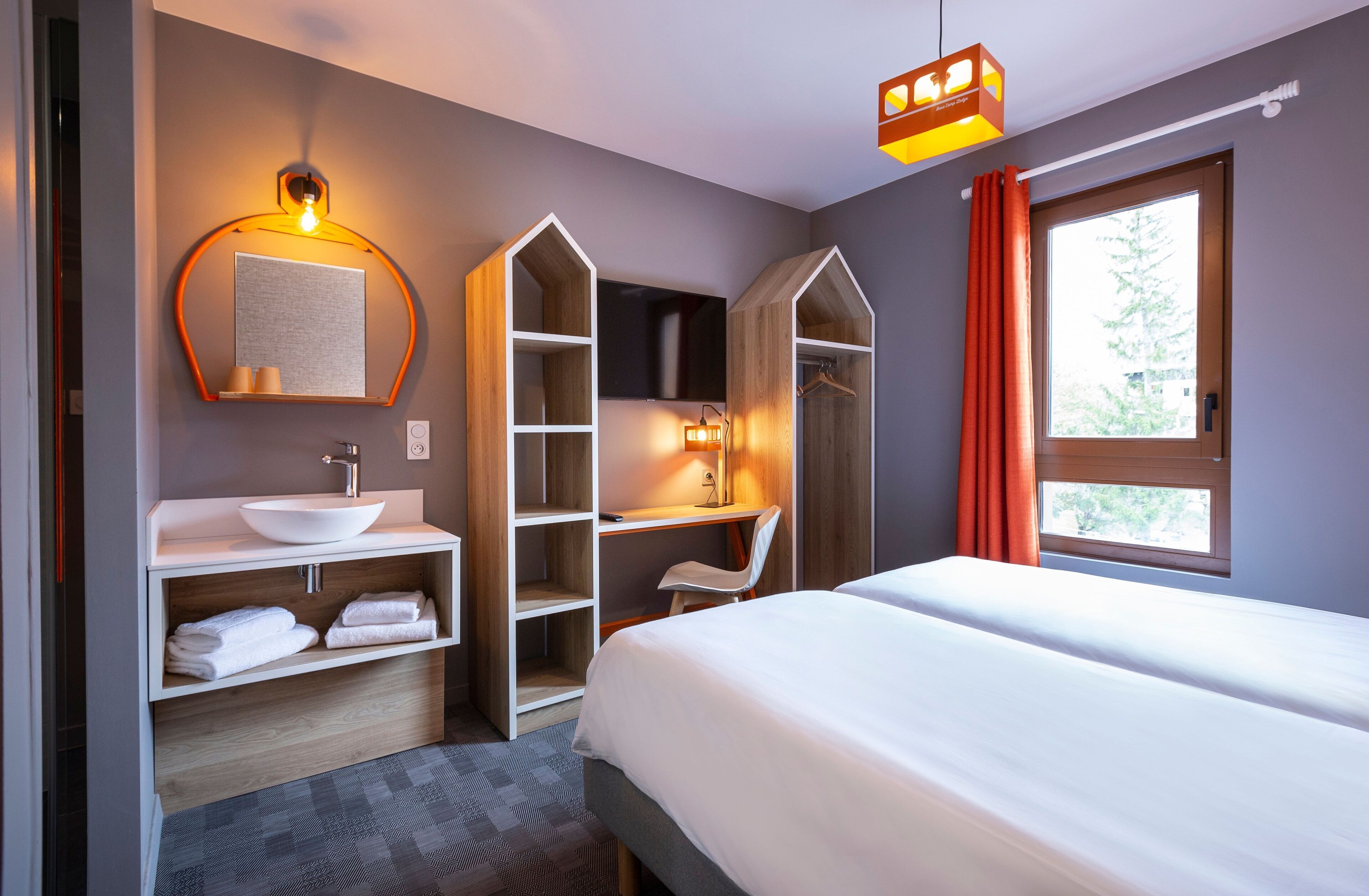 1 bedroom, travel crib, free WiFi, bed sheets