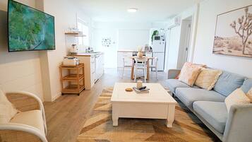 Smart-tv, boeken en een stereo