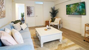 Smart-tv, boeken en een stereo