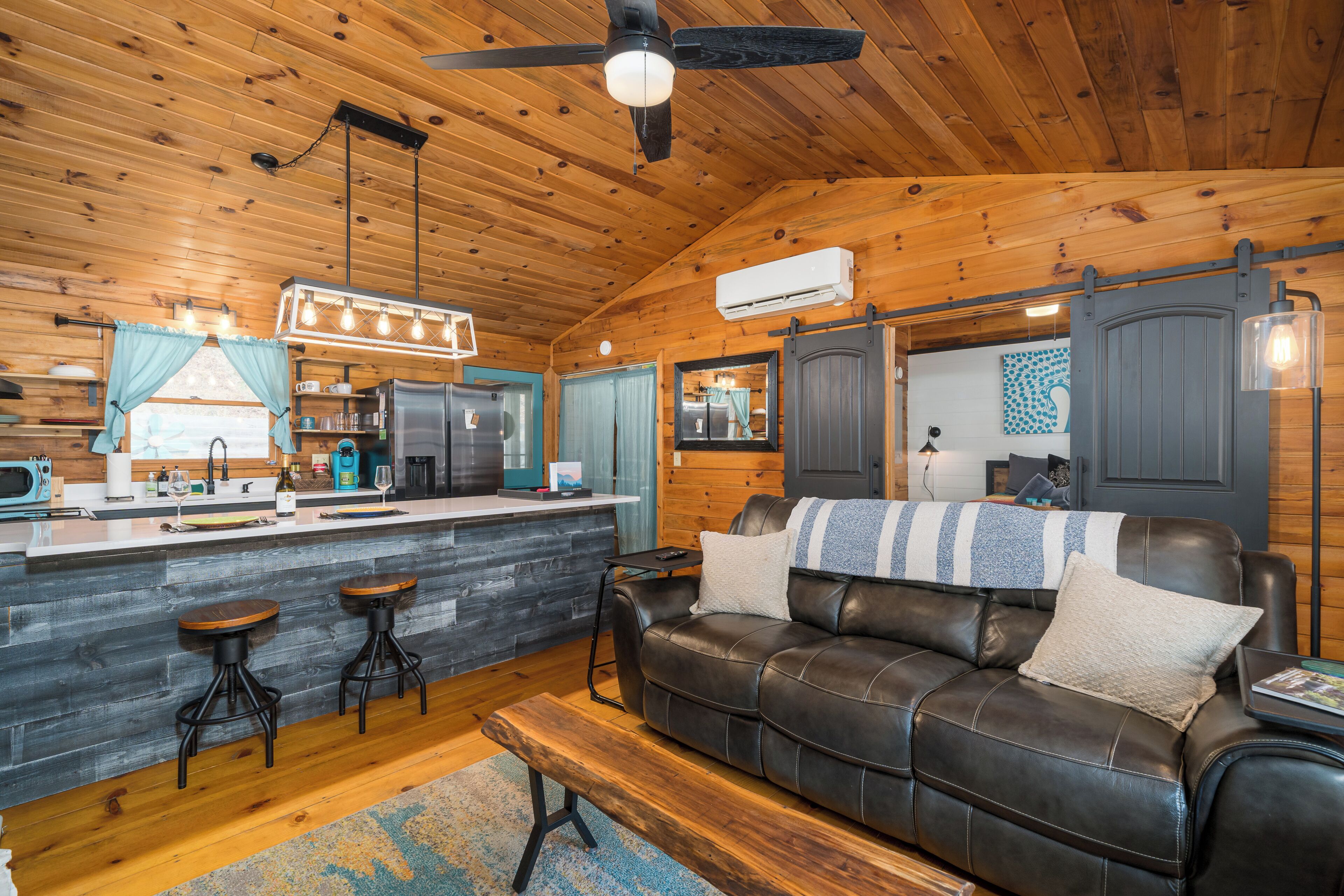 Smart TV, fireplace