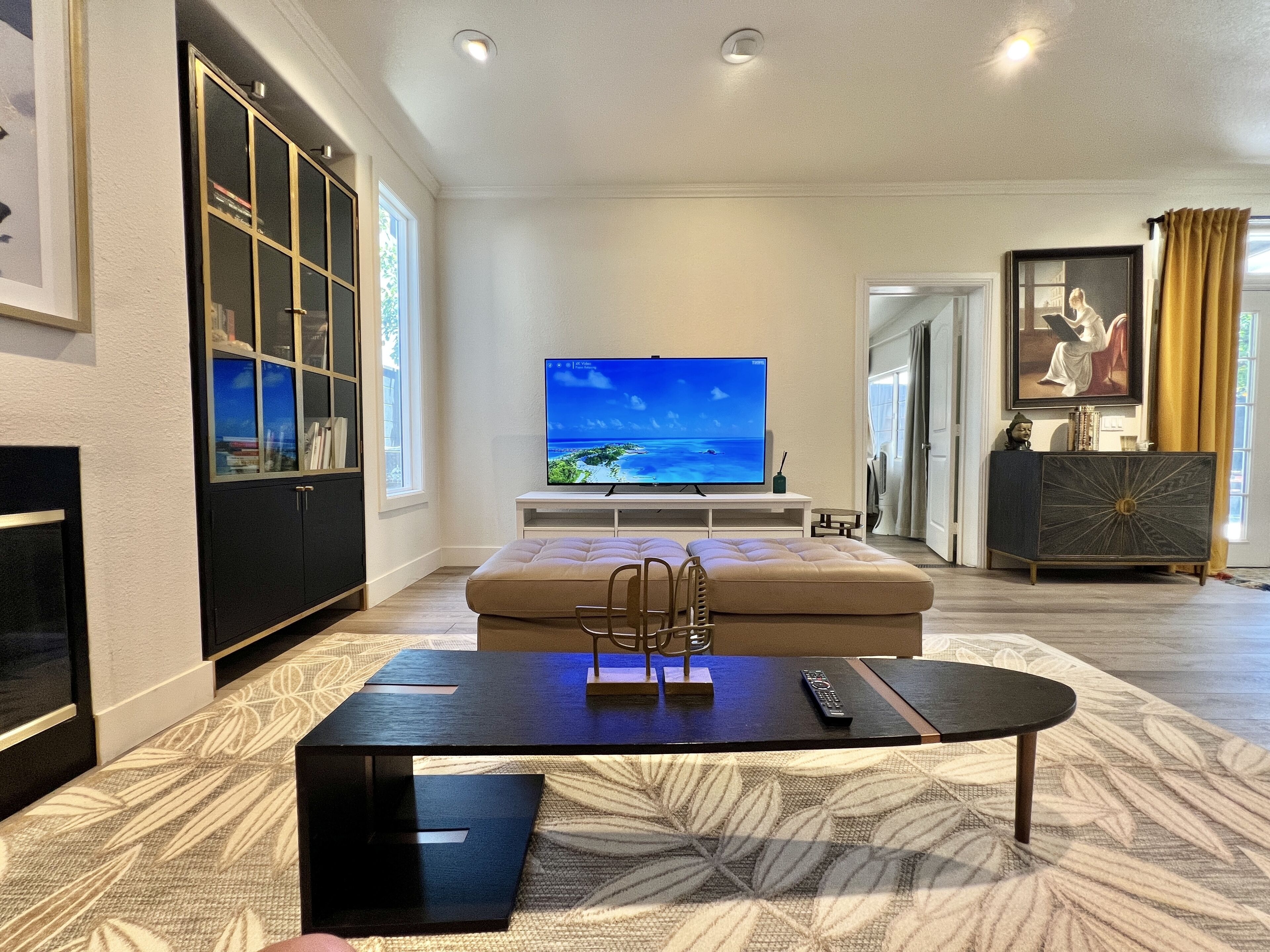 Una Smart TV, libros