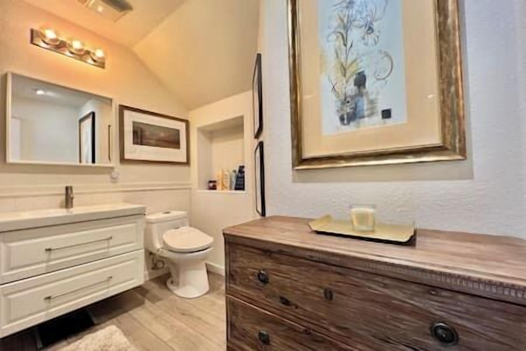 Ducha, secador de pelo, bidé y toallas