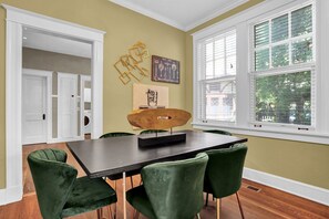 Dining - Charming Memphis Cottage! 10 Min to Beale St (Memphis)